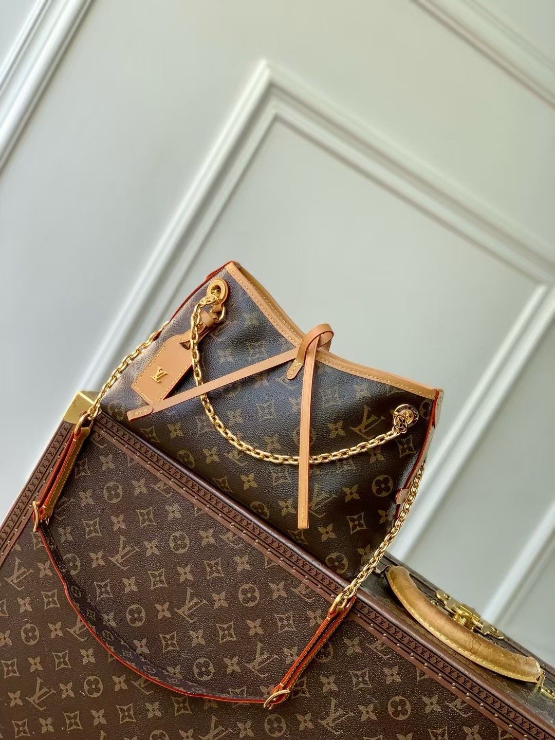 【LOUIS VUITTON 路易威登】NéoNoé BB Monogram 水桶包｜經典老花 × 金鏈肩背 × 義大利製
