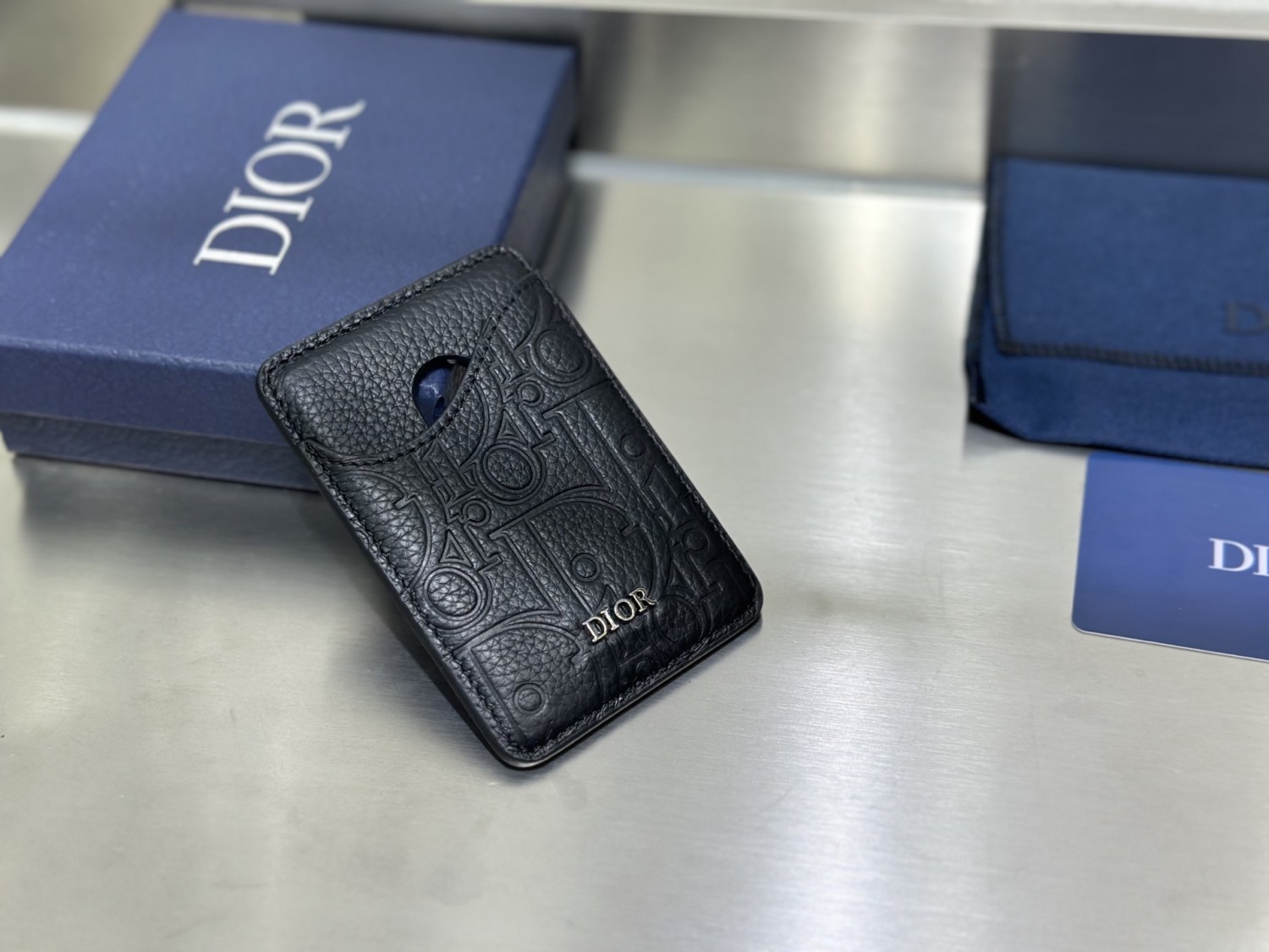 【Dior 迪奧】Oblique 卡夾（黑銀款）｜黑色小牛皮，銀色Logo，獨特壓紋