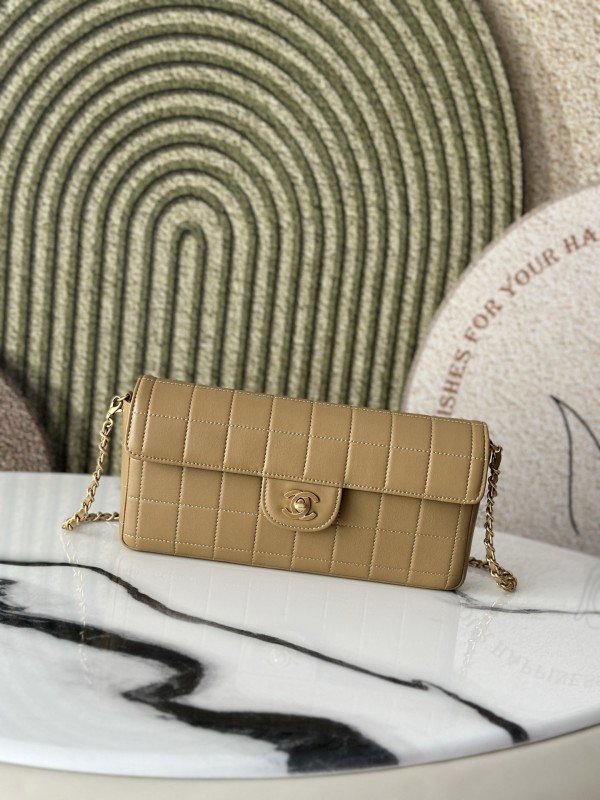 CHANEL 中古冰格羊皮腋下包 奶茶色